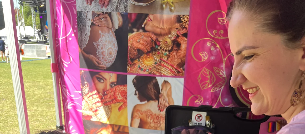 Melbourne's Favourite Party Entertainment: Paint + Pop Delights + Thrills - 5 Star Reviews 11 Michelle Loh